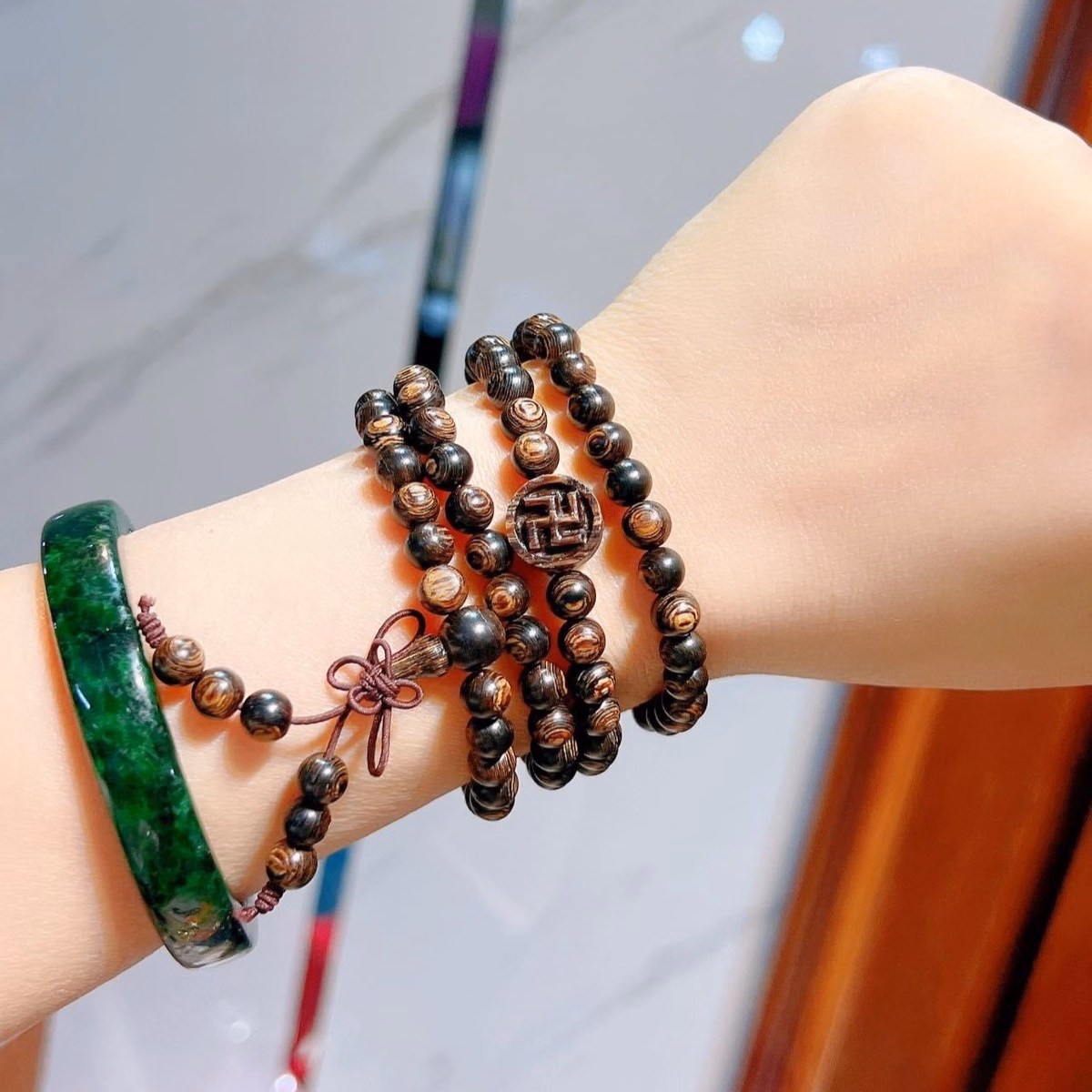 Vòng Tay Chữ Vạn Trầm Hương Sánh Chìm Thiên Nhiên - Thắng Giang - Ảnh 4