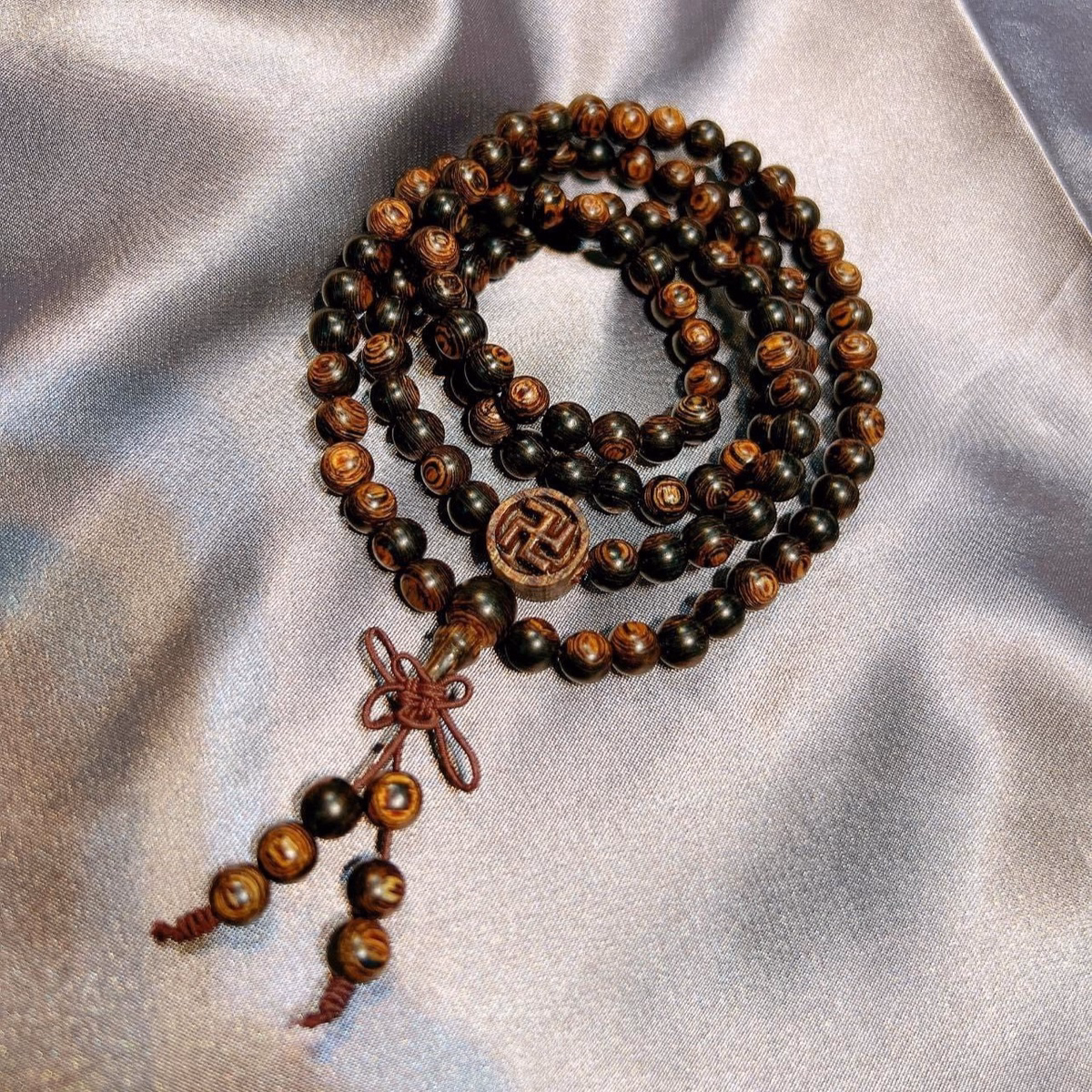 Vòng Tay Chữ Vạn Trầm Hương Sánh Chìm Thiên Nhiên - Thắng Giang - Ảnh 5