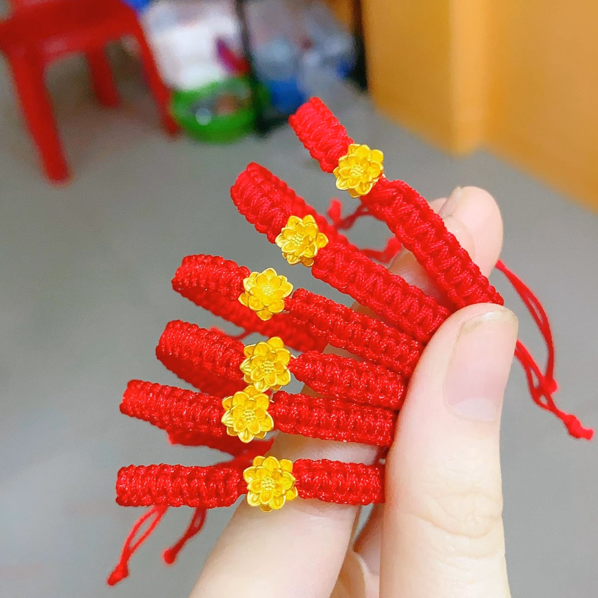 Vòng Tay Sen Tết Chỉ Đỏ May Mắn - Thắng Giang