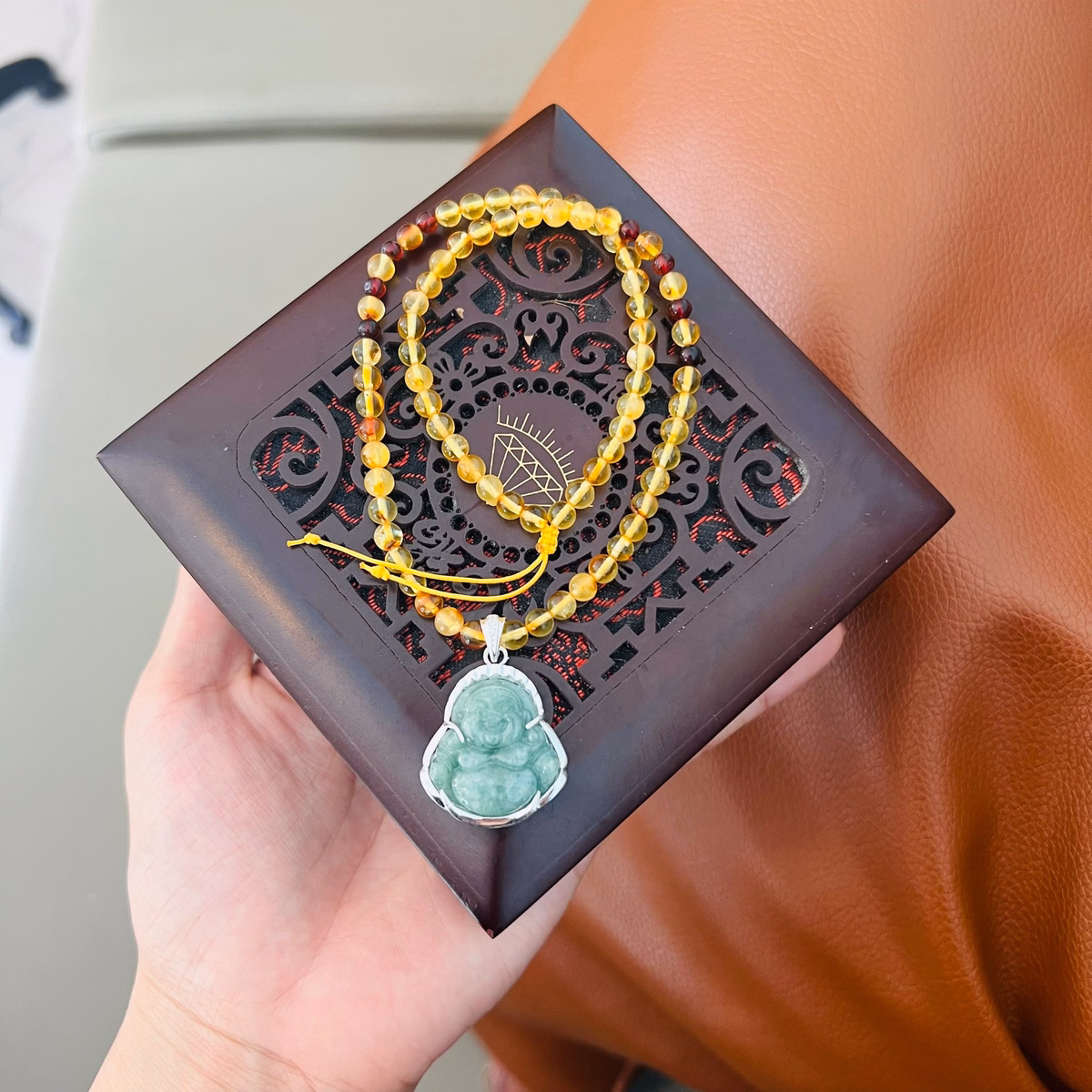 Vòng Cổ Hổ Phách Phối Phật Di Lặc Ngọc Cẩm Thạch - Thắng Giang