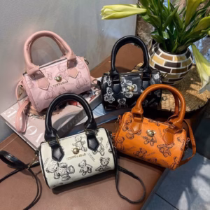 Túi Xách Đeo Chéo Boston Tặng Kèm Móc Khóa Hình Cún Wh12 - Winnie House