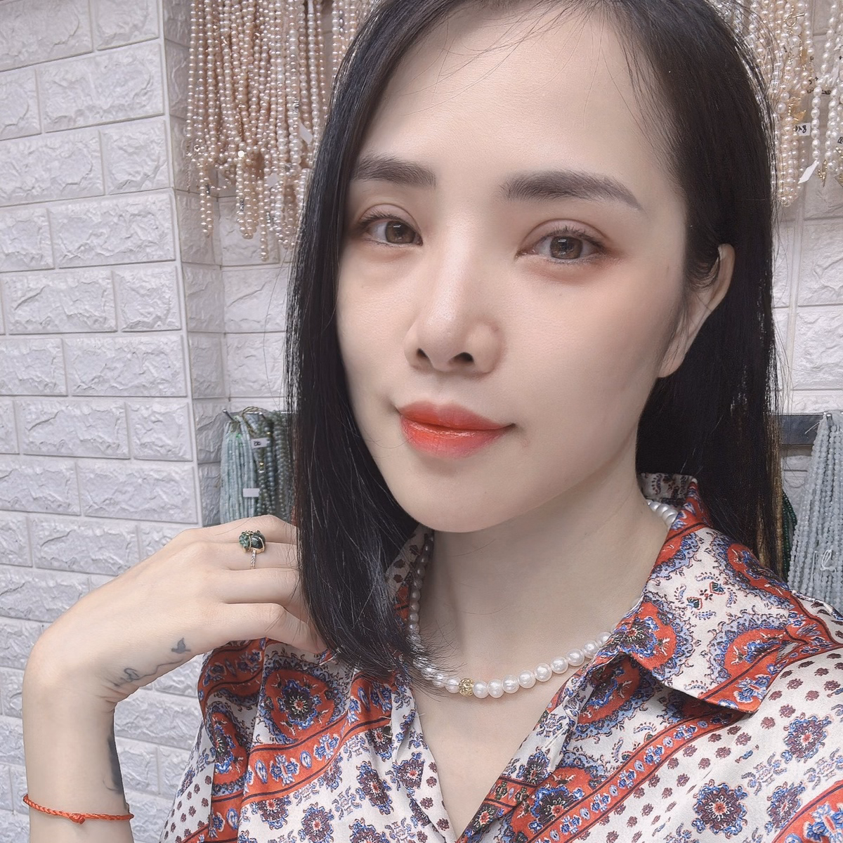 Vòng Cổ Ngọc Trai Nuôi Thiên Nhiên Phối Charm Bi Xi Vàng - Thắng Giang - Ảnh 2