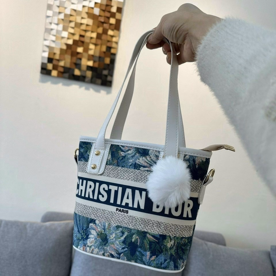 Túi Đeo Vai Dior Kèm Quả Bông Xinh Xắn Đi Chơi, Đi Biển Pp20 - Pipi Store - Ảnh 5