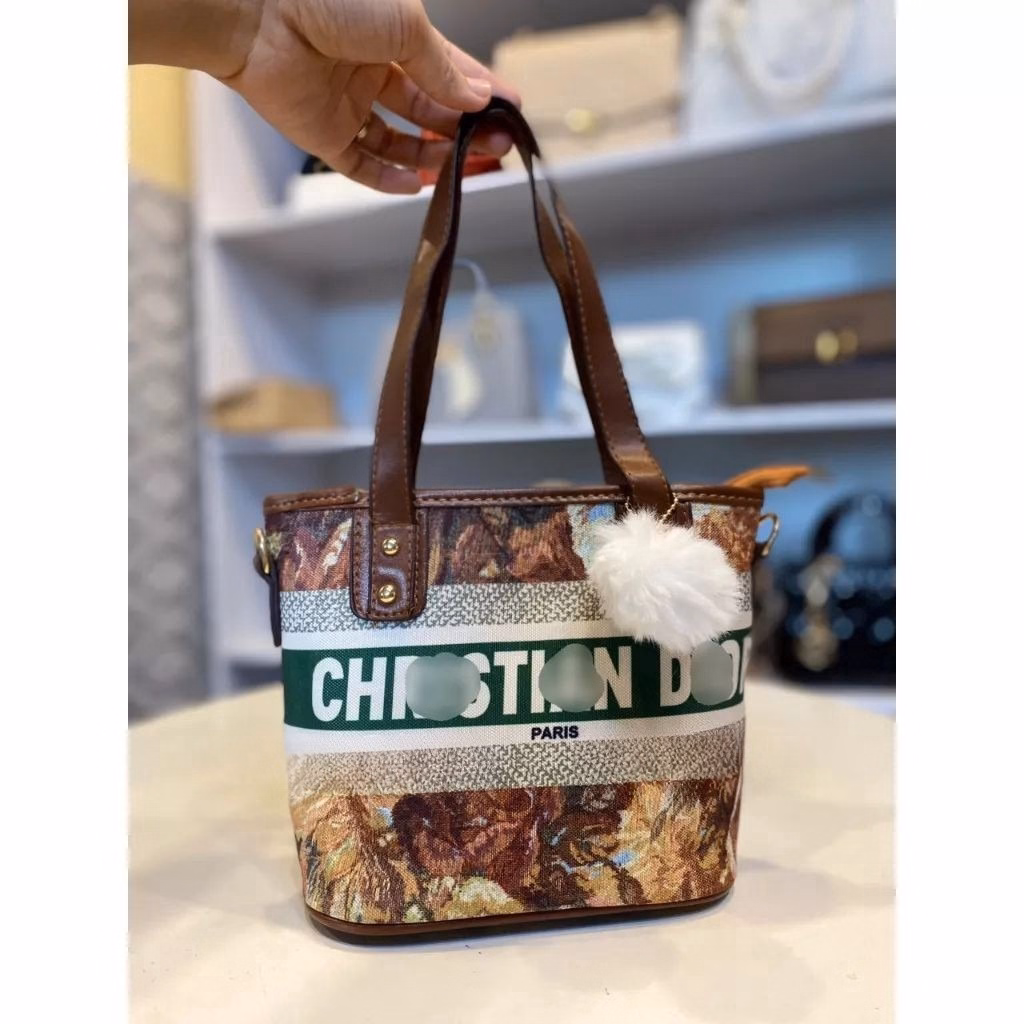 Túi Đeo Vai Dior Kèm Quả Bông Xinh Xắn Đi Chơi, Đi Biển Pp20 - Pipi Store - Ảnh 3