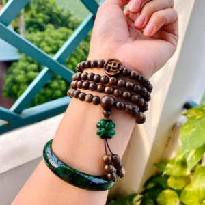 Vòng Tay Chữ Vạn Trầm Hương Phối Cỏ Bốn Lá Ngọc Cẩm Thạch Thiên Nhiên - Thắng Giang