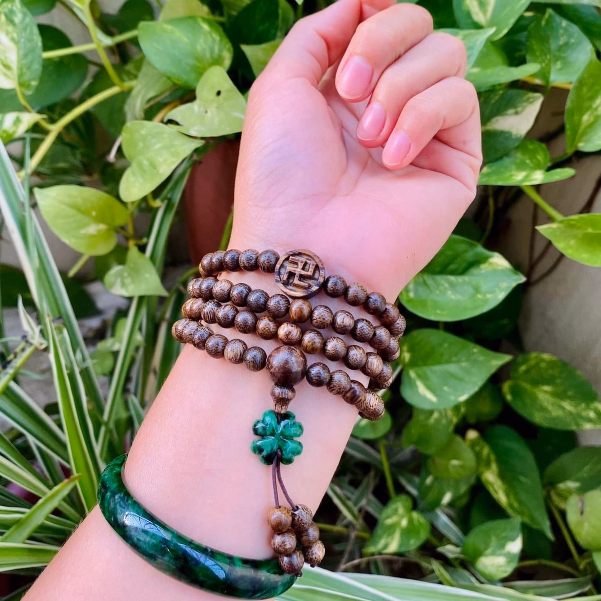 Vòng Tay Chữ Vạn Trầm Hương Phối Cỏ Bốn Lá Ngọc Cẩm Thạch Thiên Nhiên - Thắng Giang - Ảnh 2