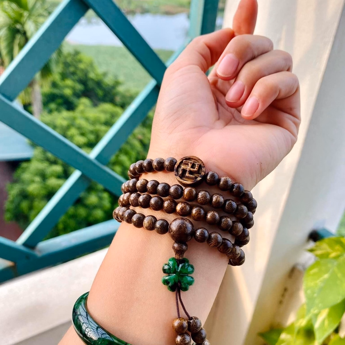 Vòng Tay Chữ Vạn Trầm Hương Phối Cỏ Bốn Lá Ngọc Cẩm Thạch Thiên Nhiên - Thắng Giang - Ảnh 3