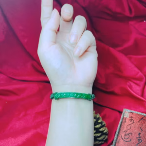 Vòng Tay Cẩm Thạch Khắc Thiên Nhiên Tết Dây Chỉ Xanh - Thắng Giang