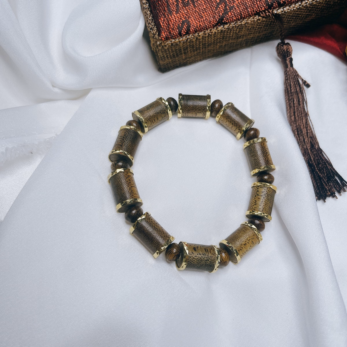 Vòng Tay Trầm Hương Tốc Thiên Nhiên Bọc Xi Vàng - Thắng Giang - Ảnh 3