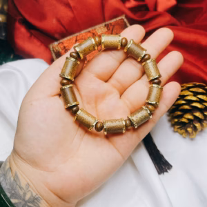 Vòng Tay Trầm Hương Tốc Thiên Nhiên Bọc Xi Vàng - Thắng Giang