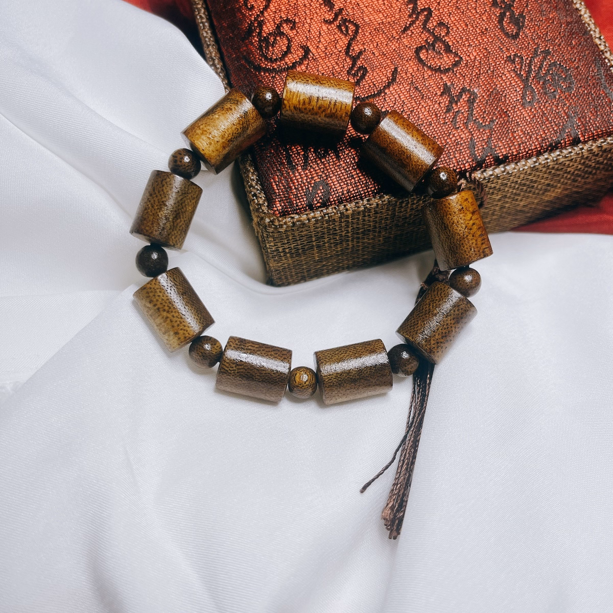 Vòng Tay Lu Thống Trầm Hương Tốc Thiên Nhiên 12 Ly - Thắng Giang - Ảnh 2