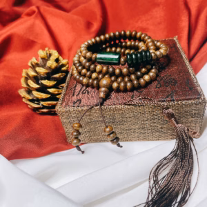 Vòng Tay Trầm Hương Tốc Dẹt Phối Lu Thống Ngũ Điếu Thiên Nhiên - Thắng Giang