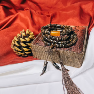 Vòng Tay Trầm Hương Sánh Chìm Phối Lu Thống Cẩm Thạch Vàng Thiên Nhiên - Thắng Giang