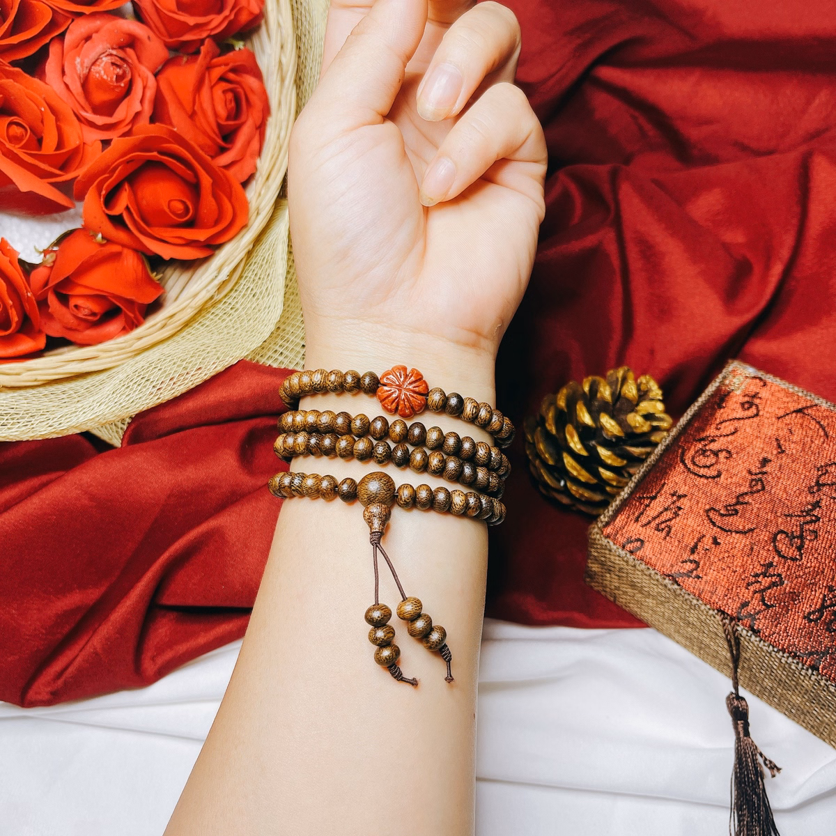 Vòng Tay Trầm Hương Tốc Dẹt Thiên Nhiên Phối Cỏ Bốn Lá Cẩm Thạch - Thắng Giang