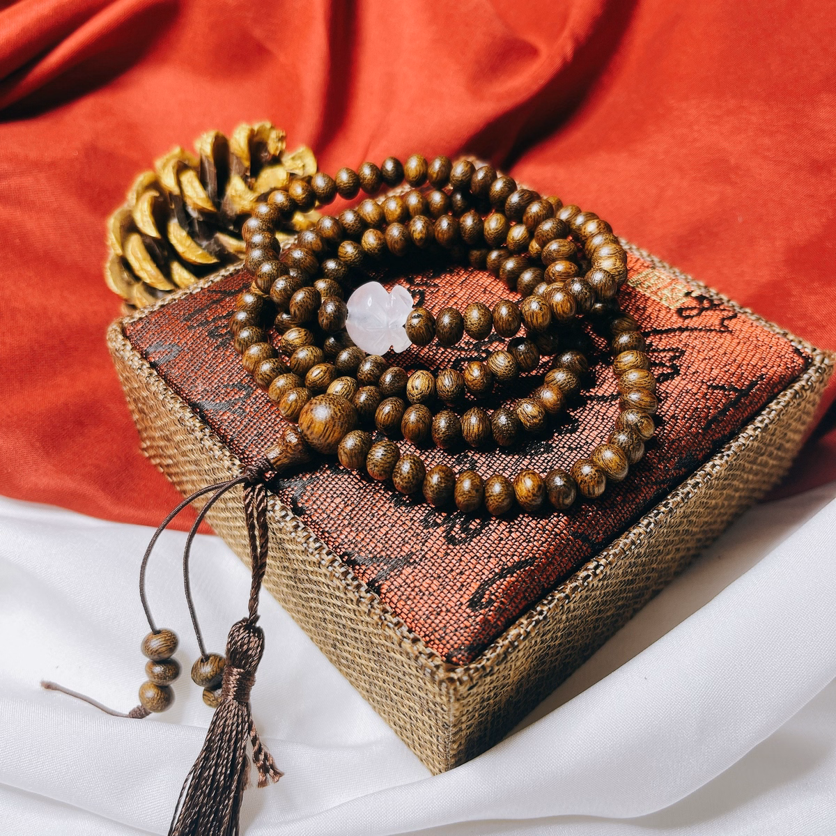 Vòng Tay Trầm Hương Tốc Dẹt Phối Túi Tiền Bạch Ngọc Thiên Nhiên - Thắng Giang