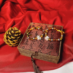 Vòng Tay Hổ Phách Thiên Nhiên Charm Mèo Thần Tài - Thắng Giang