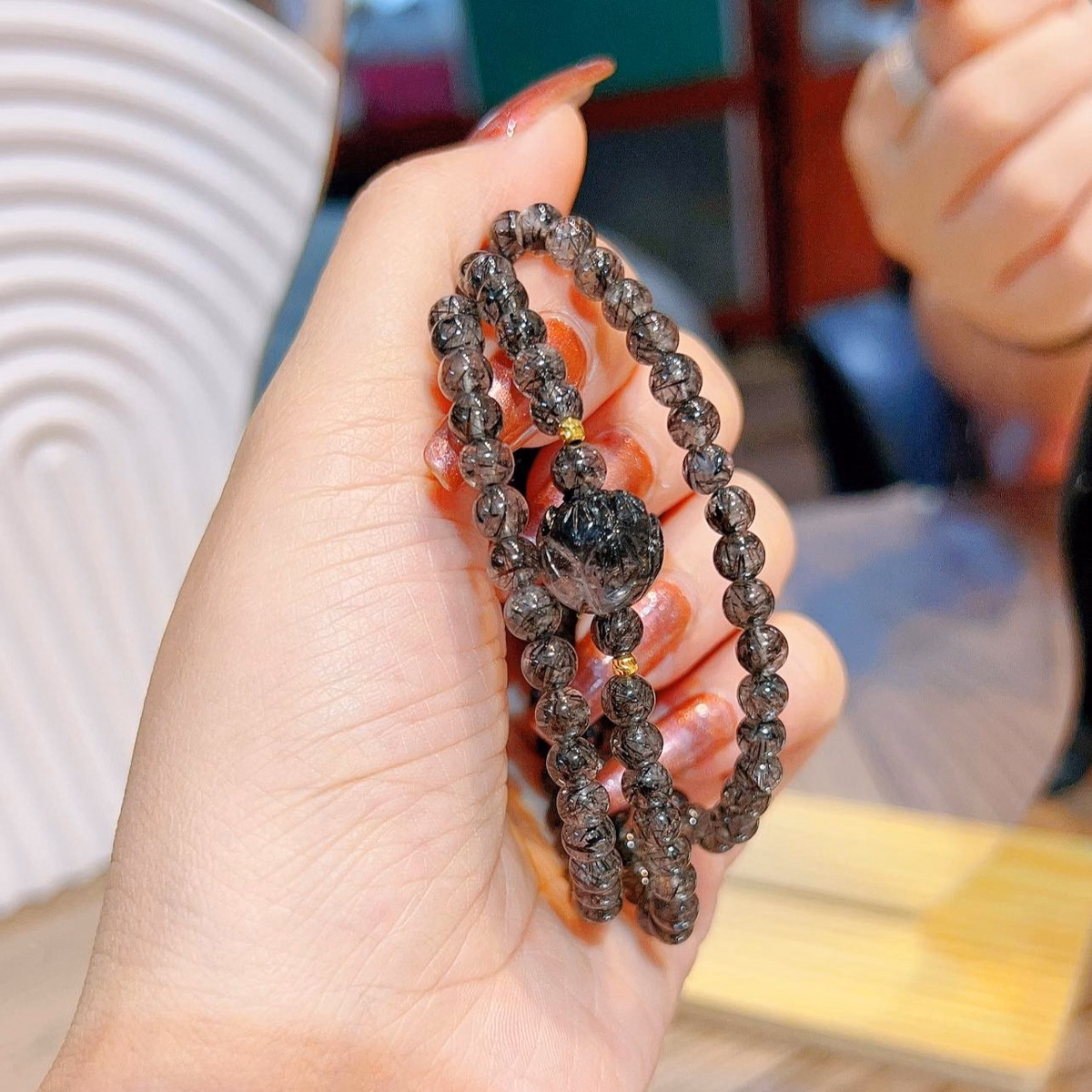 Vòng Tay Sen Thạch Anh Tóc Đen Mix Bi Vàng Tây 10 Kara - Thắng Giang - Ảnh 2