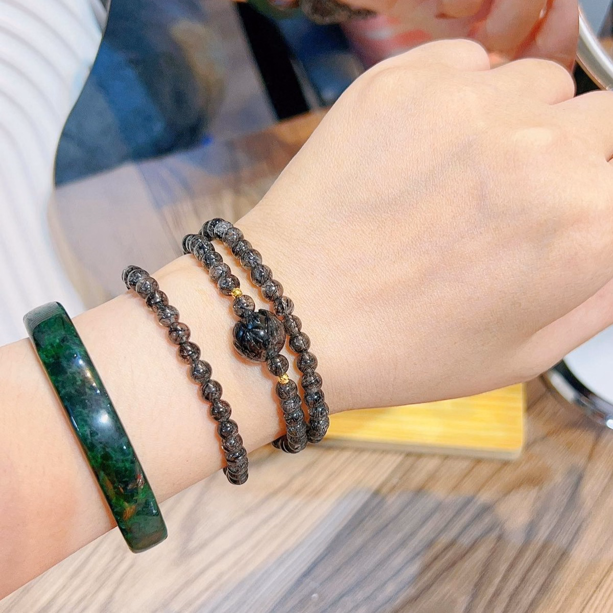 Vòng Tay Sen Thạch Anh Tóc Đen Mix Bi Vàng Tây 10 Kara - Thắng Giang - Ảnh 3