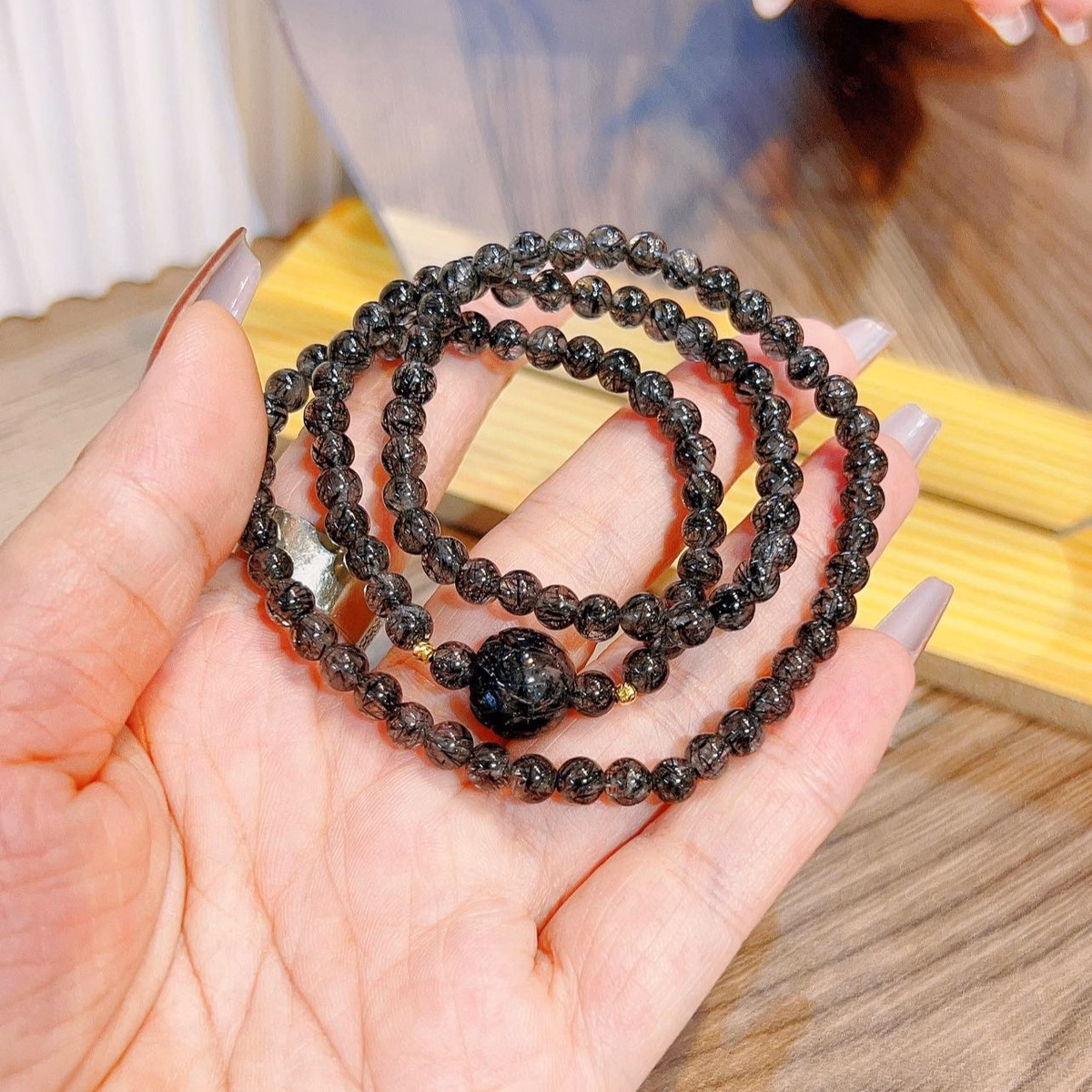 Vòng Tay Sen Thạch Anh Tóc Đen Mix Bi Vàng Tây 10 Kara - Thắng Giang - Ảnh 4