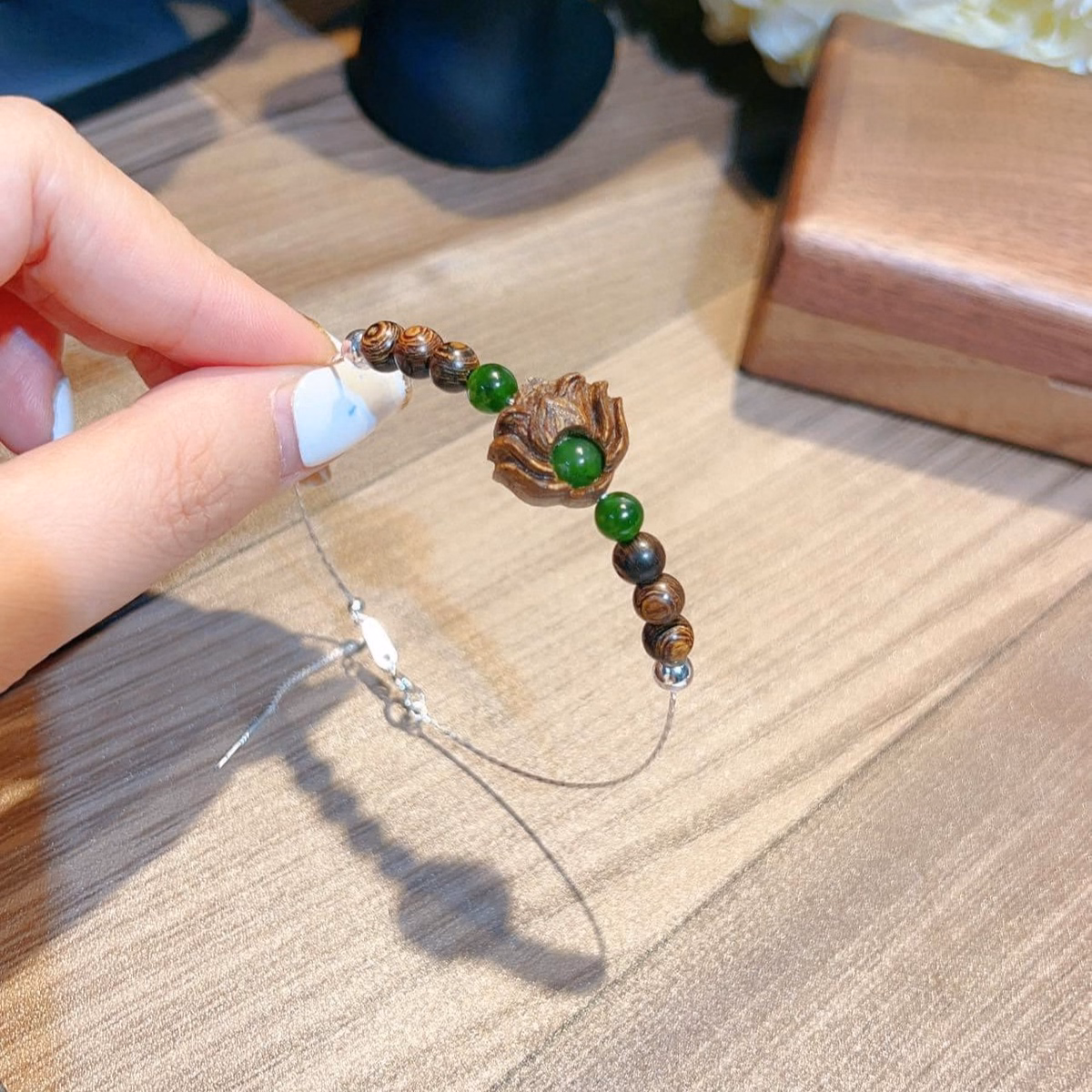 Vòng Tay Sen Trầm Hương Sánh Chìm Thiên Nhiên Khung Bạc Ta - Thắng Giang