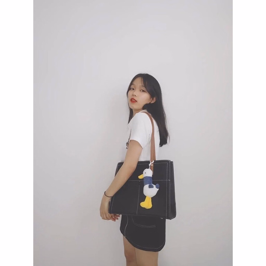 Túi Xách Tone Nữ Công Sở Đi Làm Phong Cách Ulzzang Cỡ Lớn Kèm Phụ Kiện Con Vịt Bông 213 - Larita Fashion - Ảnh 3