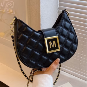 Túi Đeo Vai, Đeo Chéo Thiết Kế Dáng Thuyền Khóa Chữ M Cực Sang Wh225 - Winnie House