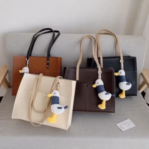 Túi Xách Tone Nữ Công Sở Đi Làm Phong Cách Ulzzang Cỡ Lớn Kèm Phụ Kiện Con Vịt Bông 213 - Larita Fashion