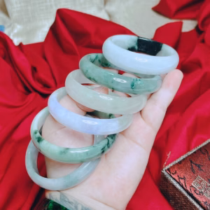 Vòng Tay Cẩm Thạch Bản Hẹ Thiên Nhiên Trắng Vân - Thắng Giang