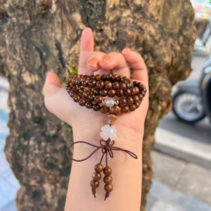 Vòng Tay Trầm Hương Tốc Phối Cỏ Bốn Lá Mã Não Thiên Nhiên - Thắng Giang