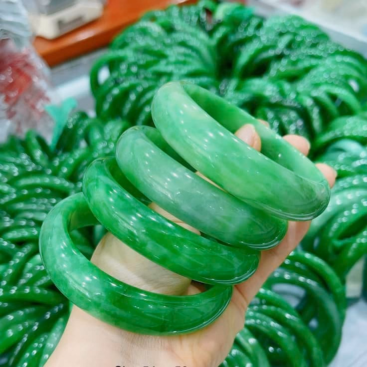 Vòng Tay Bản Hẹ Cẩm Thạch Xanh Thiên Nhiên - Thắng Giang