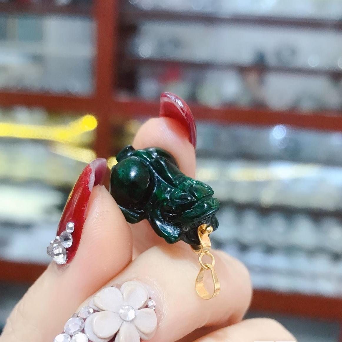 Mặt Dây Chuyền Tì Hưu Ngọc Cẩm Thạch Sơn Thủy Thiên Nhiên Móc Vàng Tây 10 Kara - Thắng Giang - Ảnh 5