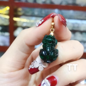 Mặt Dây Chuyền Tì Hưu Ngọc Cẩm Thạch Sơn Thủy Thiên Nhiên Móc Vàng Tây 10 Kara - Thắng Giang