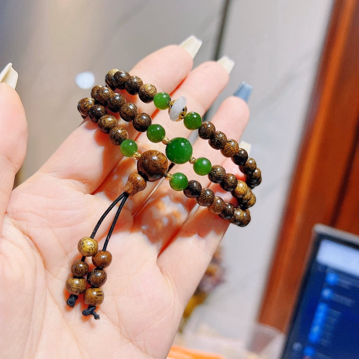 Vòng Tay Trầm Hương Tốc Thiên Nhiên Phối Điếu Cẩm Thạch Ốp Charm - Thắng Giang - Ảnh 2