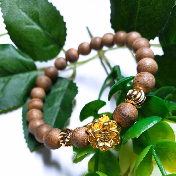 Vòng Tay Trầm Hương Tốc Thiên Nhiên Phối Charm Sen Bạc Ta Xi Vàng - Thắng Giang - Ảnh 2