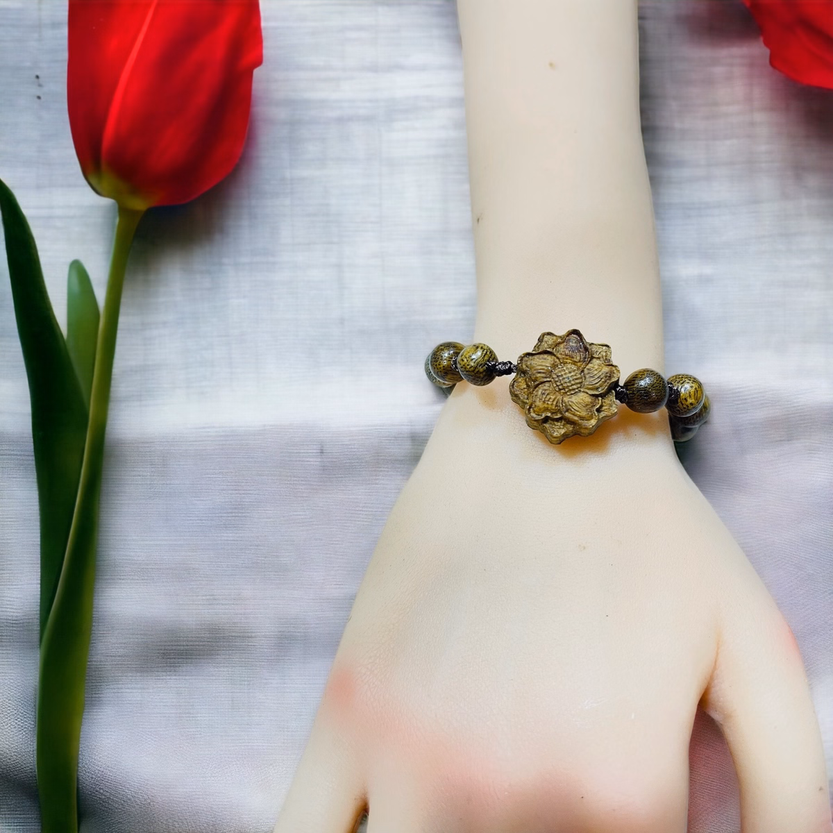 Vòng Tay Hoa Mẫu Đơn Trầm Hương Tốc Thắt Dây - Thắng Giang - Ảnh 2