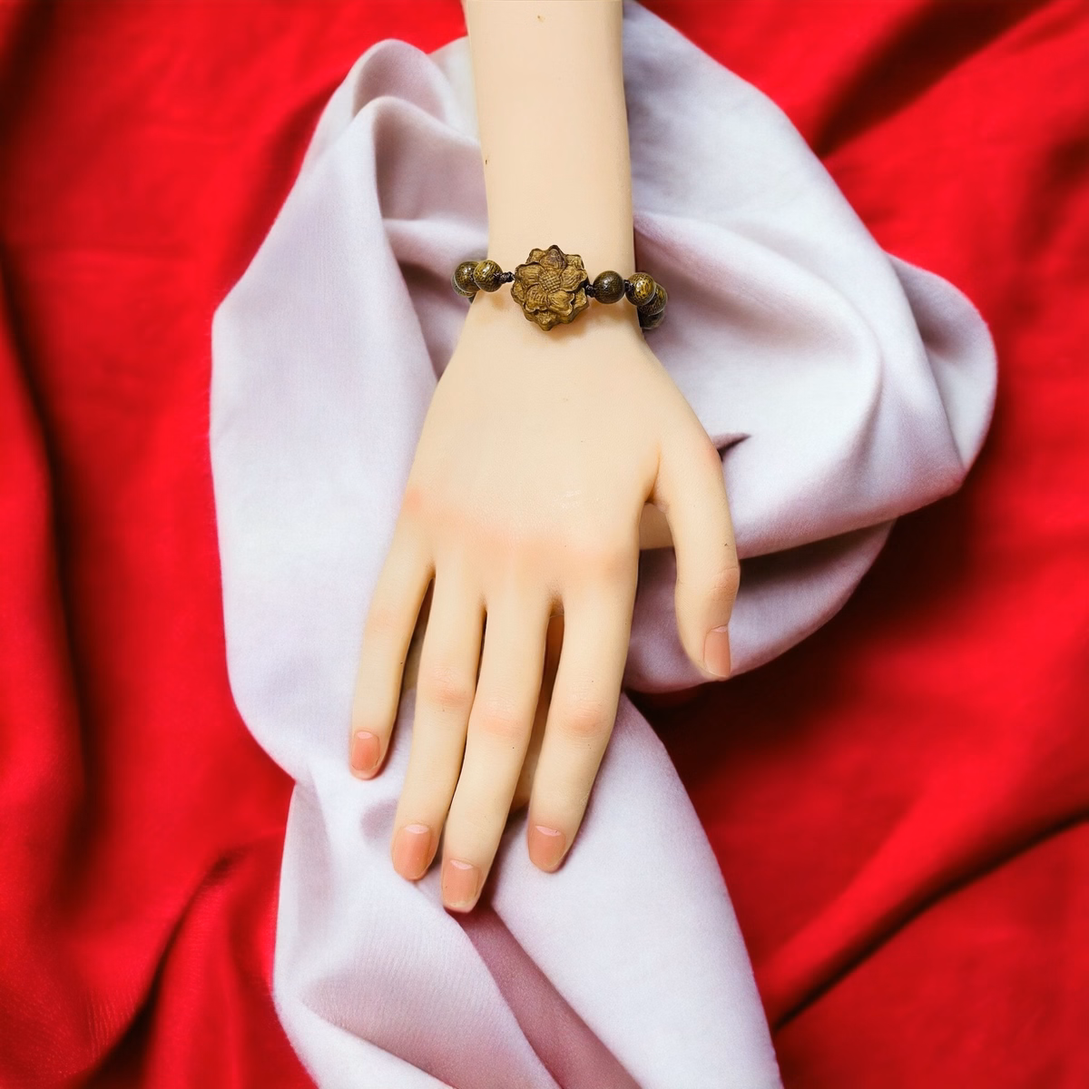 Vòng Tay Hoa Mẫu Đơn Trầm Hương Tốc Thắt Dây - Thắng Giang - Ảnh 3