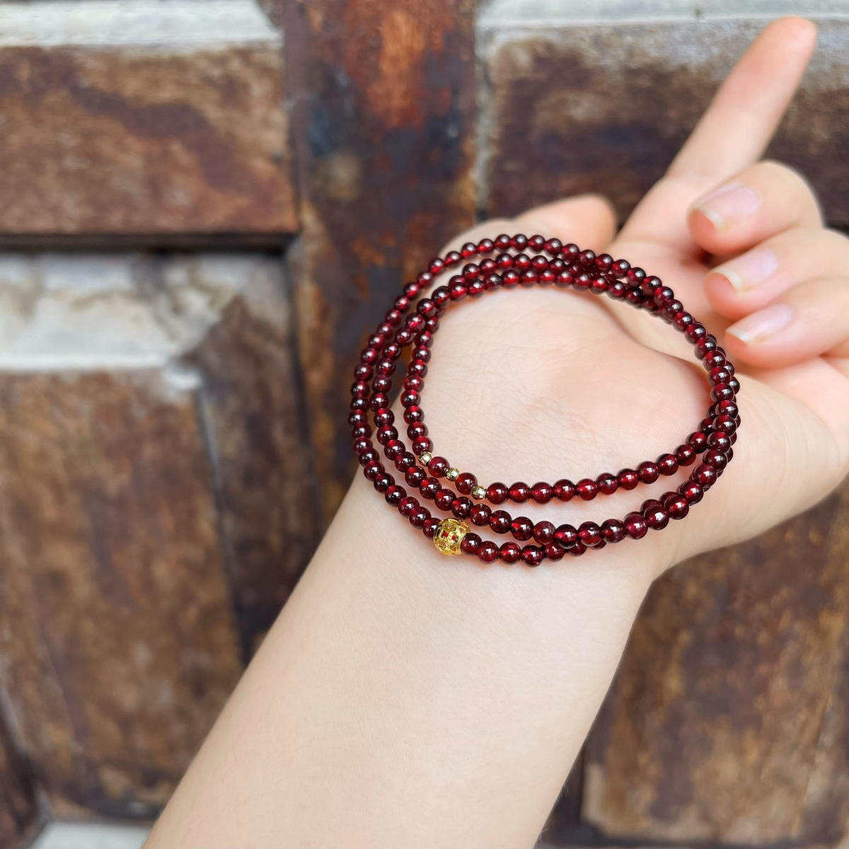 Vòng Tay Ngọc Hồng Lưu Phối Charm Vàng Tây 10 Kara - Thắng Giang - Ảnh 3