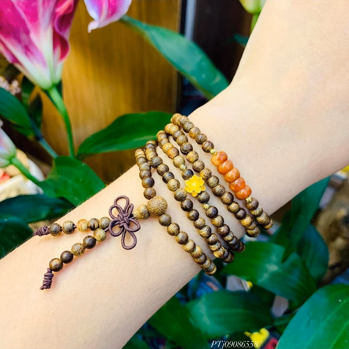 Vòng Tay Trầm Hương Tốc Thiên Nhiên Phối Ngũ Điếu Mini Charm Bạc Ta Xi Vàng - Thắng Giang - Ảnh 2