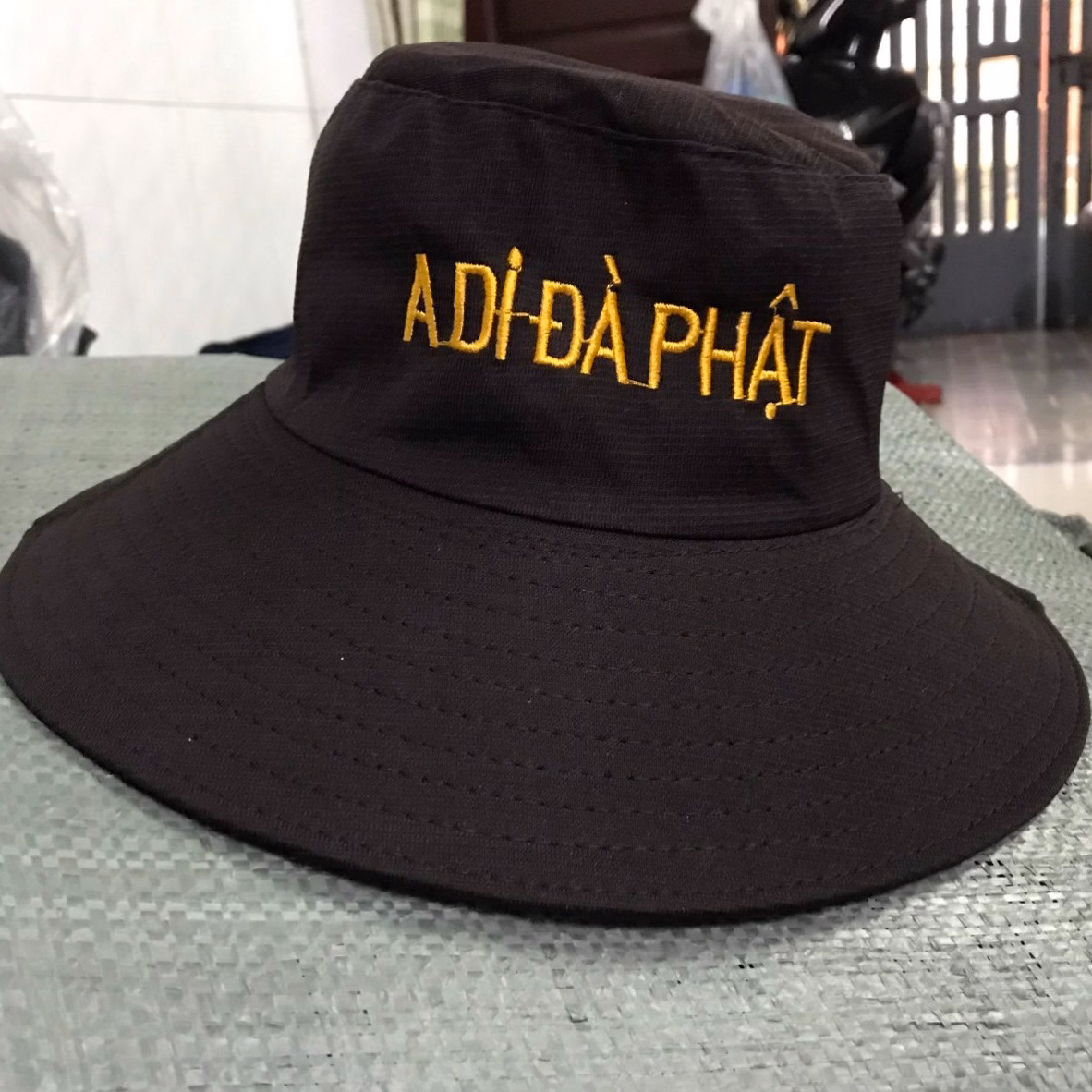 Nón Vàng Rộng Đi Chùa Thêu Chữ ''A Di Đà Phật'' - Shop Mẹ Bống - Ảnh 6