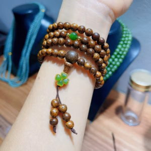 Vòng Tay Trầm Hương Tốc Phối Cỏ Bốn Lá Charm Tĩnh Điện - Thắng Giang