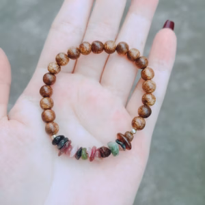 Vòng Tay Trầm Hương Tốc Phối Đá Tourmaline Vụn Thiên Nhiên - Thắng Giang