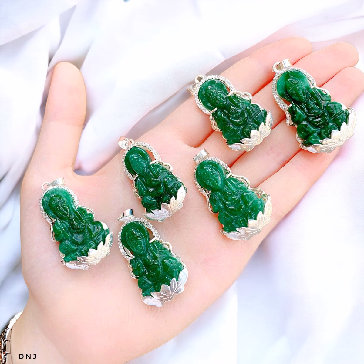 Mặt Dây Chuyền Quan Thế Âm Ngọc Cẩm Thạch Sơn Thủy Thiên Nhiên Bọc Bac Ta - Thắng Giang