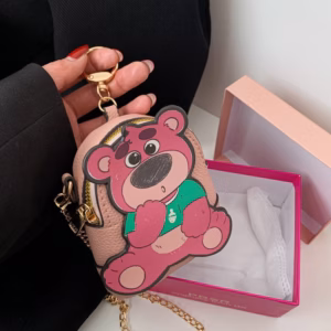 Túi Đeo Chéo Họa Tiết Gấu Dâu Tây Thời Trang Mới Wh445 - Winnie House