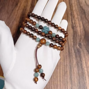 Vòng Tay Trầm Hương Tốc Thiên Nhiên Phối Cỏ Bốn Lá Lam Ngọc - Thắng Giang